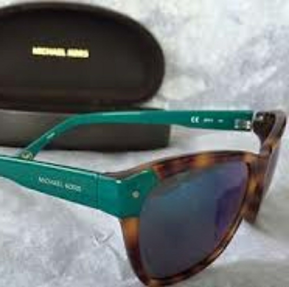 💥SALE💥⭐AUTHENTIC MICHAEL KORS⭐ - Picture 2 of 7